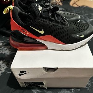 Women’s air max 270 size 9.5